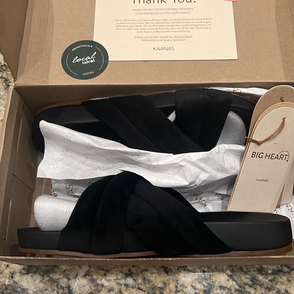 NWT Kaanas Sintra Black Slide Sandals